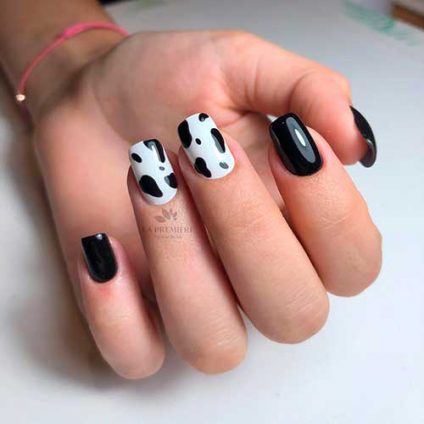 The Best Short Black Nails for a Modern Manicure in 2024