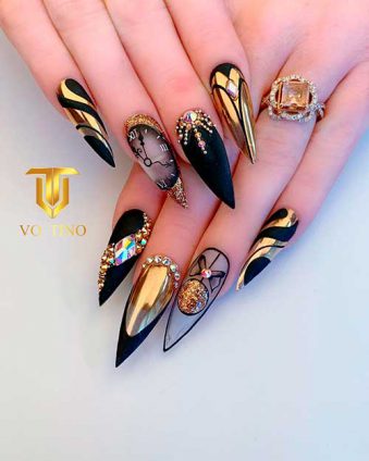 10 Chic and Classy New Year Nails for 2022 | Cute Manicure