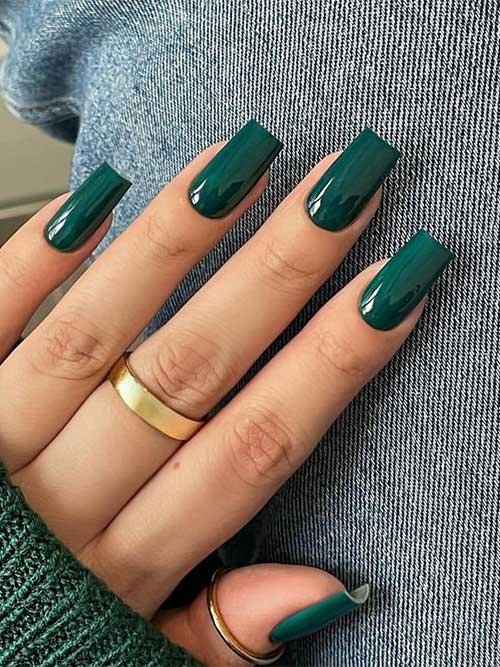 Long square shaped deep green nails for autumn season